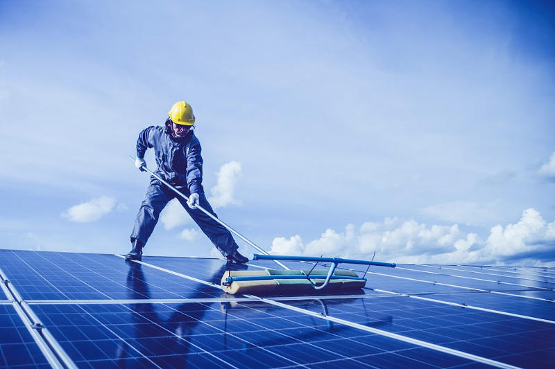 Professional Solar Panel Cleaning Services